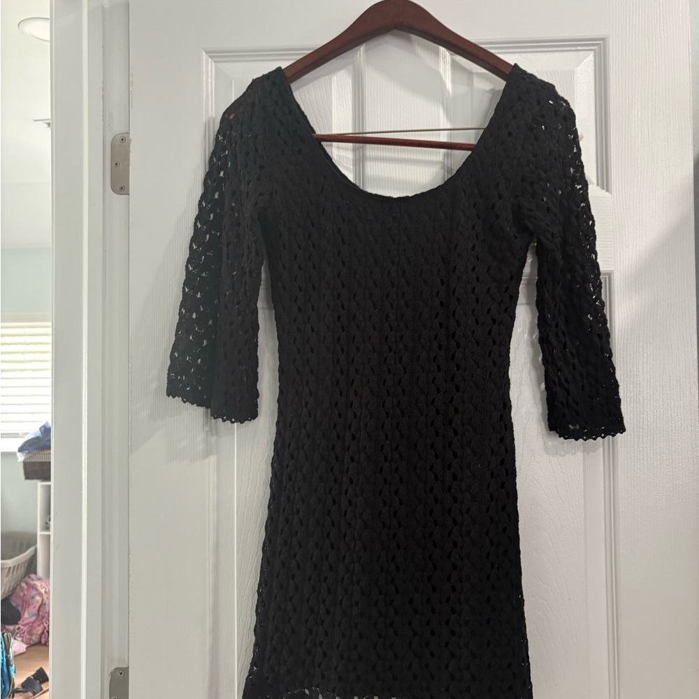 Forever 21 Black Sheath Dress 3/4 Sleeve Scoop Neck
